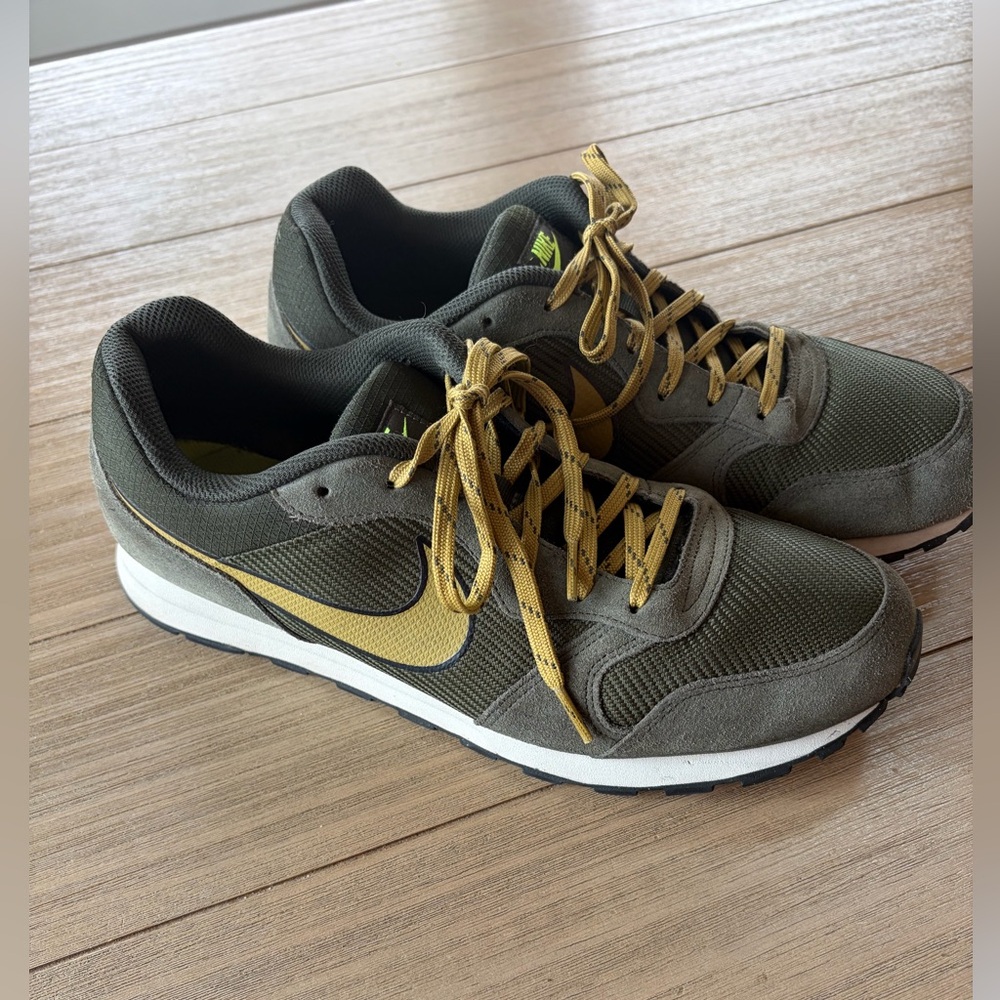 Nike MD Runner 2 SE sneakers green Mens 11